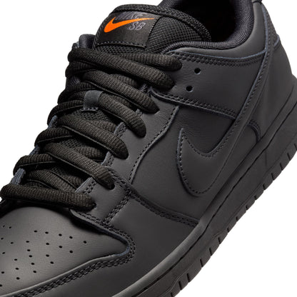 Nike SB Dunk Low Pro "Triple Black" Black / Black - Black - Black FJ1674-001