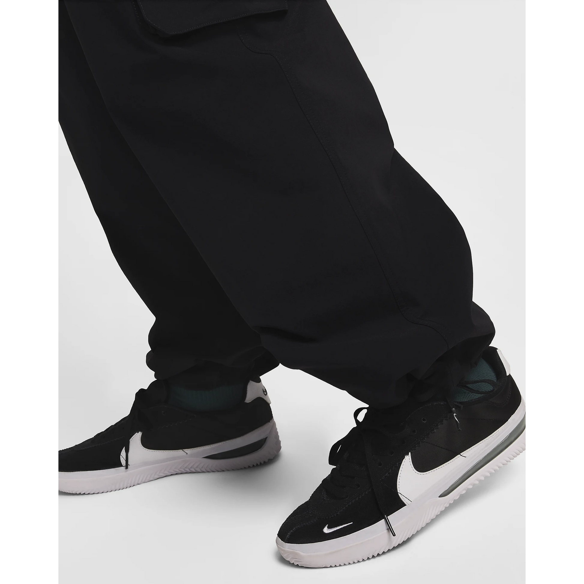 Nike SB Kearny Cargo Skate Pants Black / White